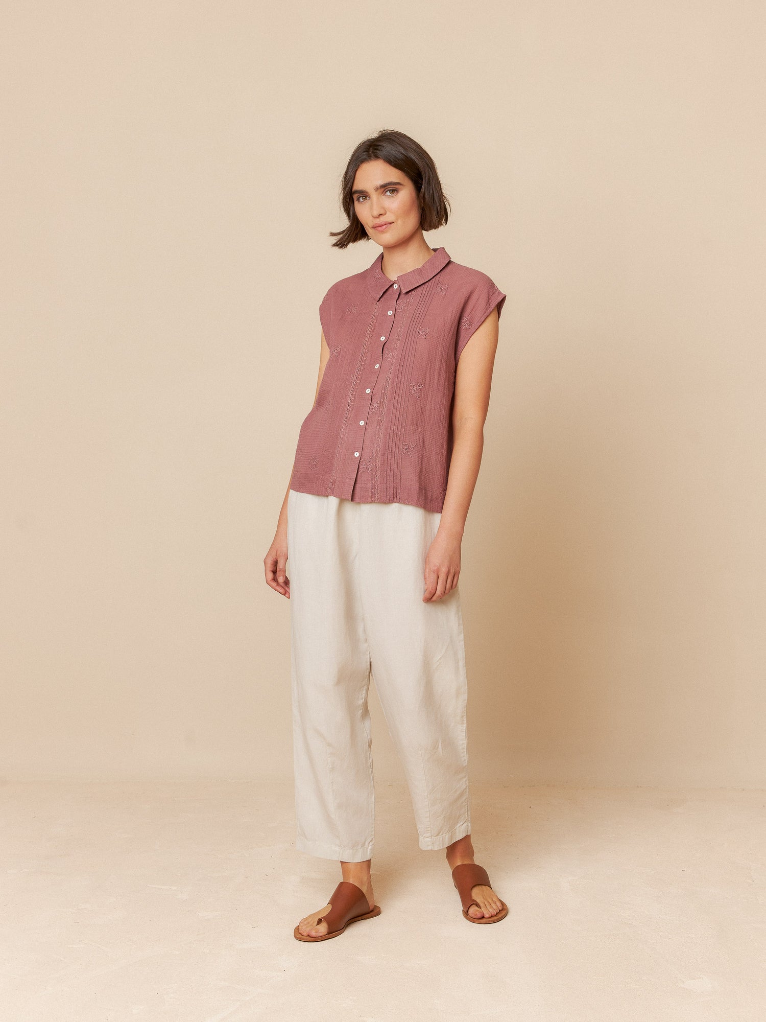 Indi & Cold Collared Sleeveless Blouse With Embroidery