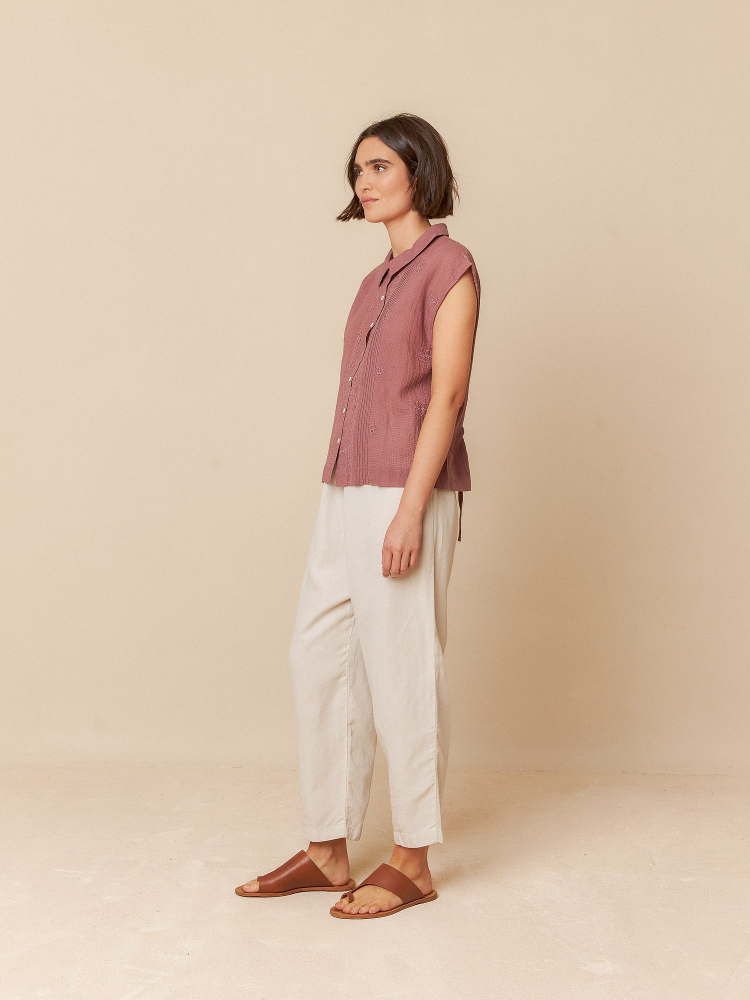 Indi & Cold Collared Sleeveless Blouse With Embroidery