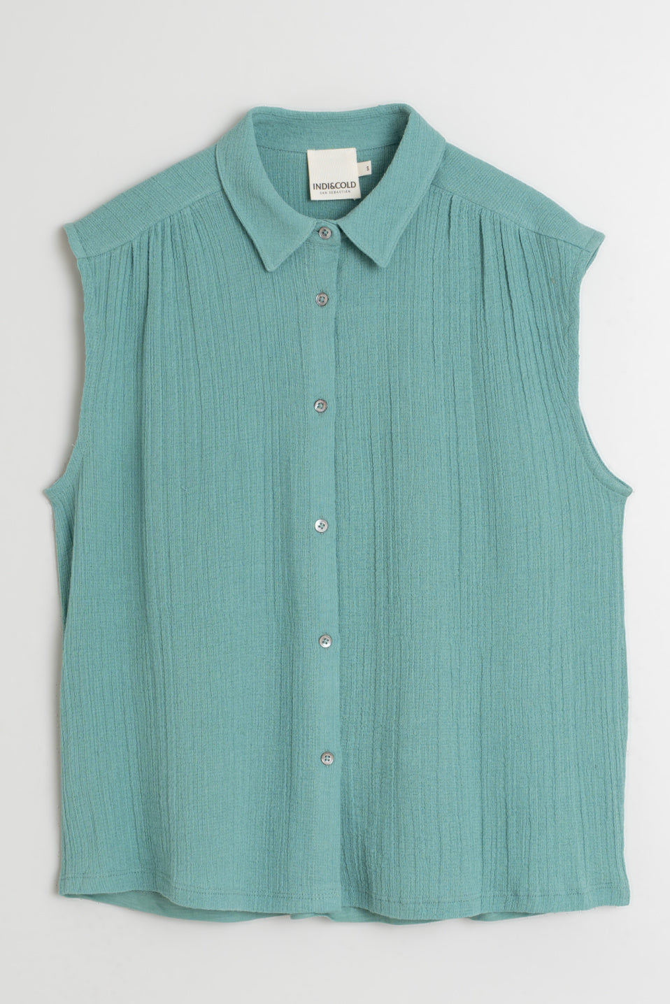 Indi & Cold Collared Crepe Sleeveless Blouse