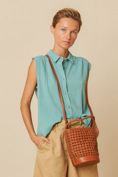 Indi & Cold Collared Crepe Sleeveless Blouse