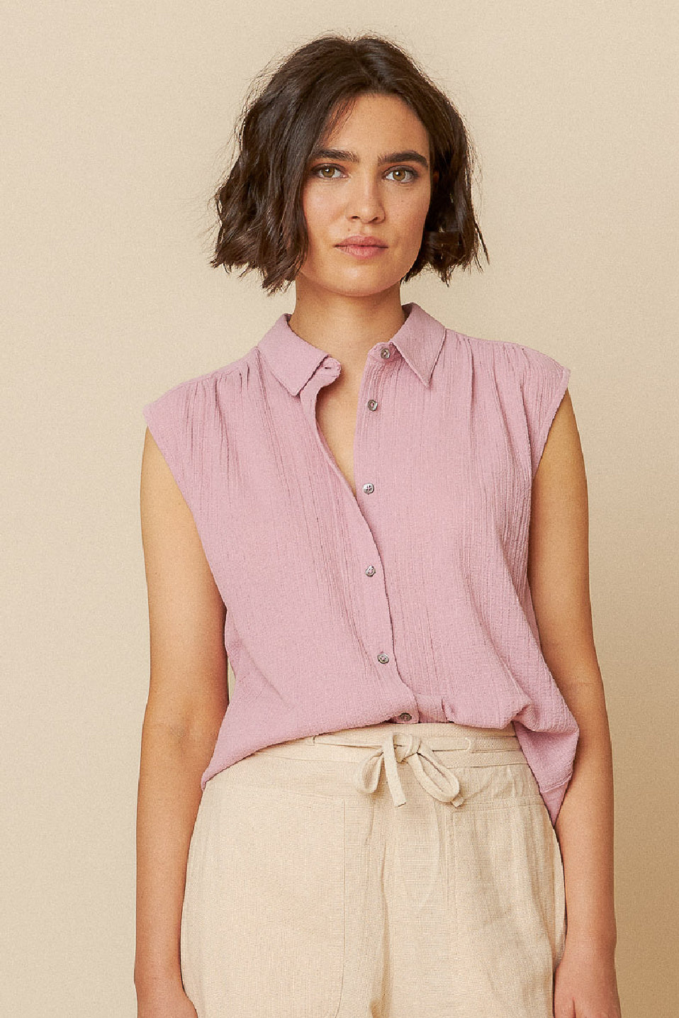 Indi & Cold Collared Crepe Sleeveless Blouse