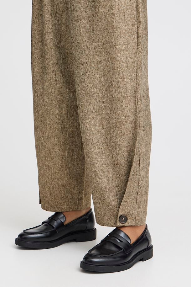 B. Young Estnio Trousers